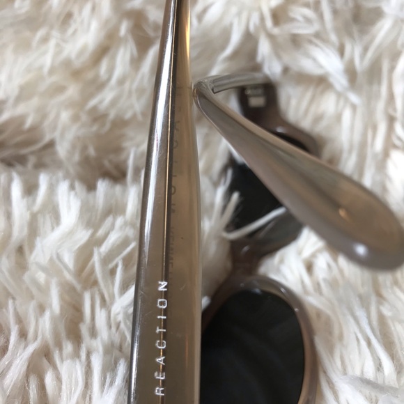 Kenneth Cole REACTION sunglasses. - Picture 2 of 5